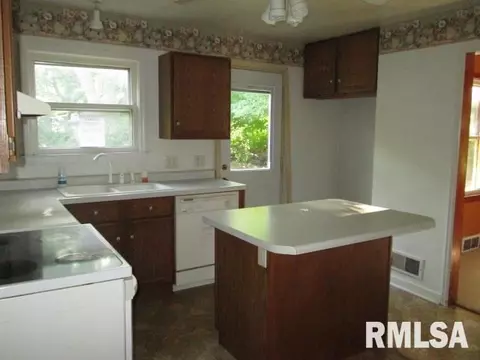 1016 S Main St, Eureka, IL 61530 photo 6