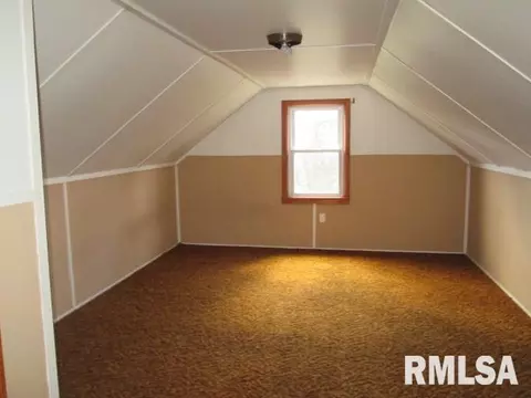 1016 S Main St, Eureka, IL 61530 photo 9