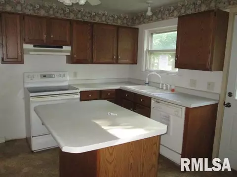 1016 S Main St, Eureka, IL 61530 photo 5