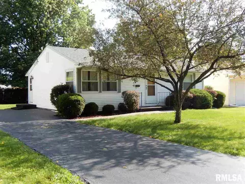 826 Bobby, Macomb, IL 61455 photo 2