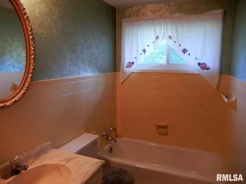 826 Bobby, Macomb, IL 61455 photo 9