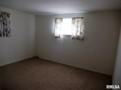826 Bobby, Macomb, IL 61455 photo 8
