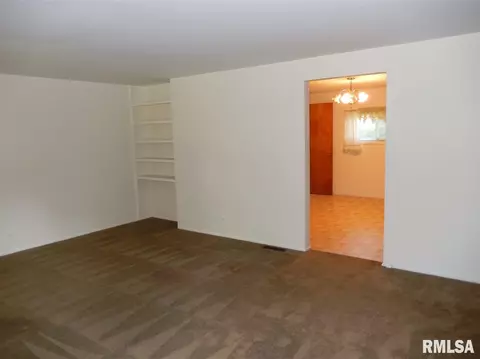 826 Bobby, Macomb, IL 61455 photo 4