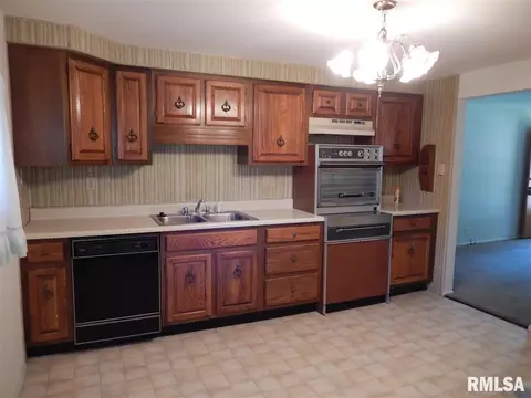 826 Bobby, Macomb, IL 61455 photo 5