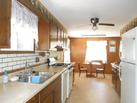 202 W Ash St, Dunlap, IL 61525 photo 4