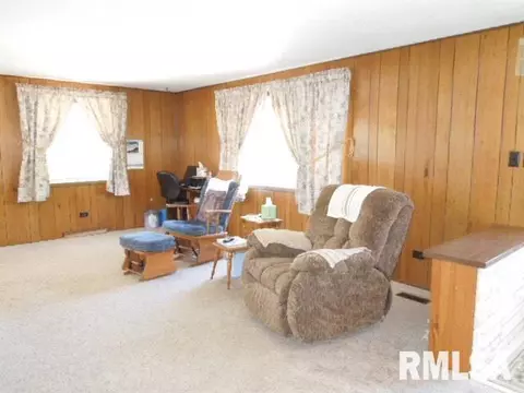 202 W Ash St, Dunlap, IL 61525 photo 2