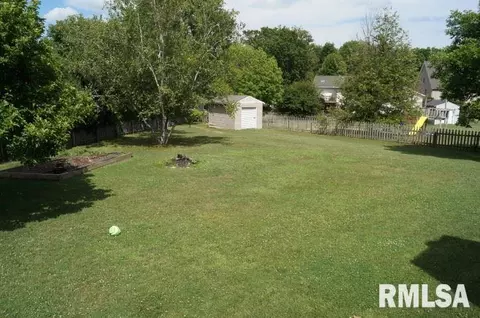 280 W Forrest, Germantown Hills, IL 61548 photo 4