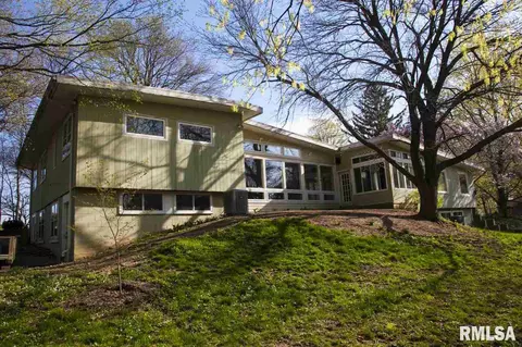 208 Parkway Dr, Eureka, IL 61530 photo 1