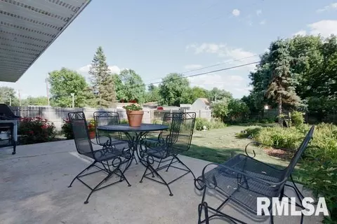 1250 Sunview Dr, Canton, IL 61520 photo 5