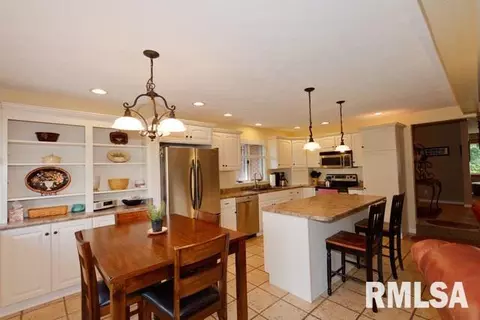 1250 Sunview Dr, Canton, IL 61520 photo 8