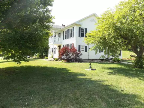 726 Banta Rd, Lowpoint, IL 61545 photo 2