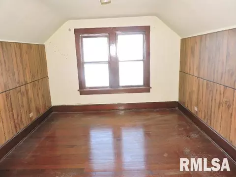 303 Linn St, Benson, IL 61516 photo 11