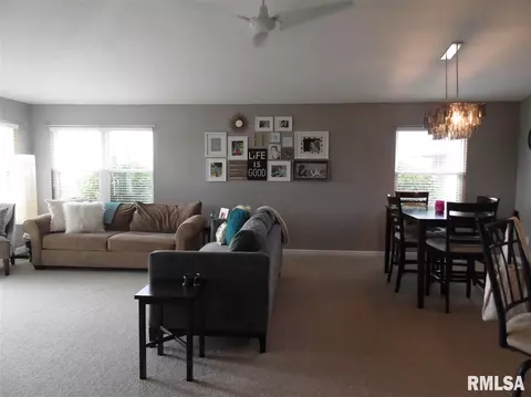 1060 Willow Rd, Macomb, IL 61455 photo 7