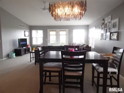 1060 Willow Rd, Macomb, IL 61455 photo 6