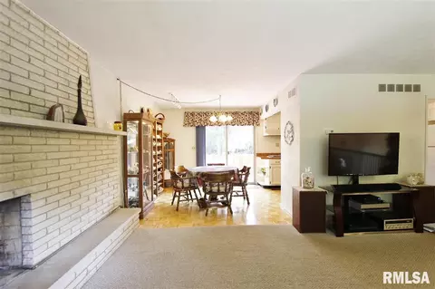 1500 E Beach St, Peoria, IL 61615 photo 5