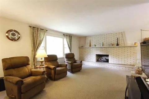 1500 E Beach St, Peoria, IL 61615 photo 4