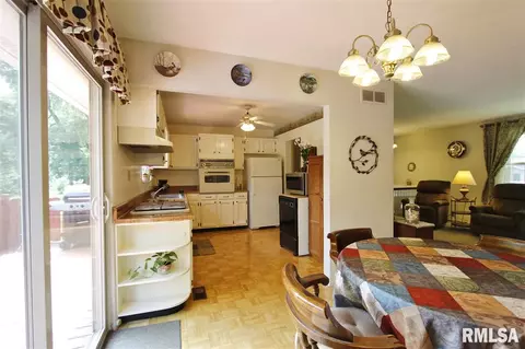 1500 E Beach St, Peoria, IL 61615 photo 9