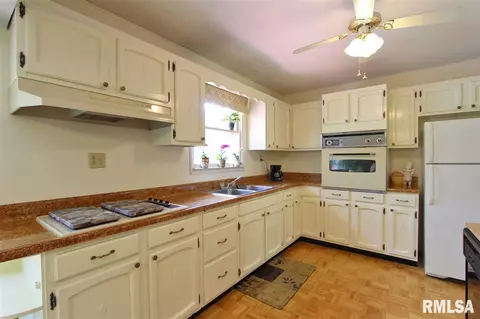 1500 E Beach St, Peoria, IL 61615 photo 12