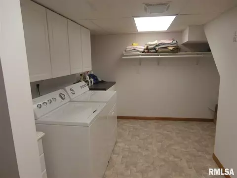 309 E Pearson St, Eureka, IL 61530 photo 21