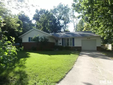 309 E Pearson St, Eureka, IL 61530 photo 1