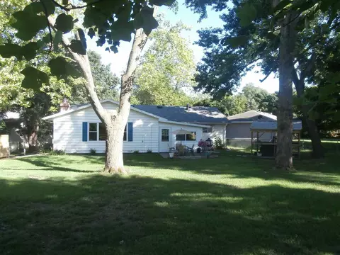309 E Pearson St, Eureka, IL 61530 photo 6