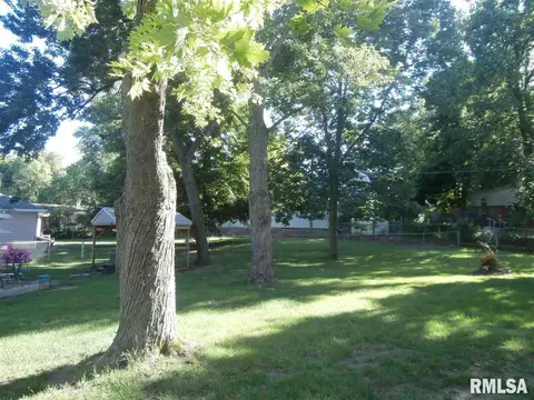 309 E Pearson St, Eureka, IL 61530 photo 5