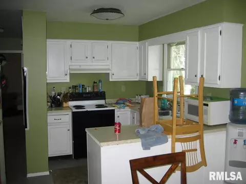 901 Stadium Dr, Macomb, IL 61455 photo 4
