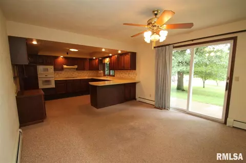 445 E Oak St, Washburn, IL 61570 photo 8