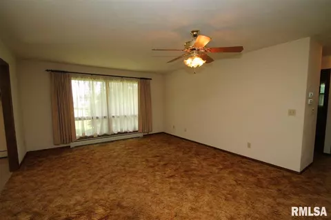445 E Oak St, Washburn, IL 61570 photo 4