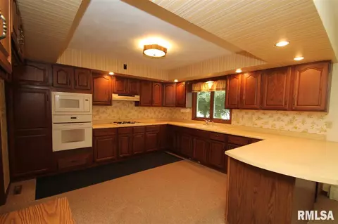 445 E Oak St, Washburn, IL 61570 photo 9
