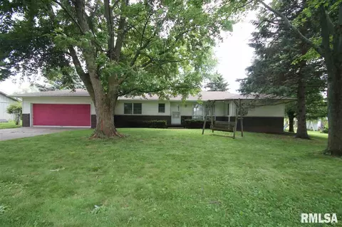 445 E Oak St, Washburn, IL 61570 photo 1