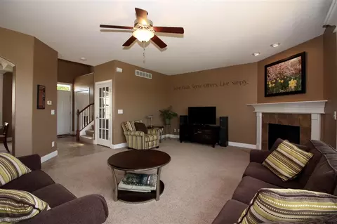 2107 W Liams Way, Dunlap, IL 61525 photo 5