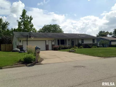 504 W Gloria Dr, Eureka, IL 61530 photo 1