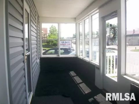 47 S 5th St, Canton, IL 61520 photo 2