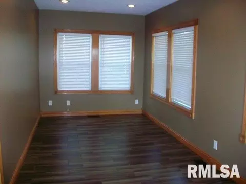 47 S 5th St, Canton, IL 61520 photo 7