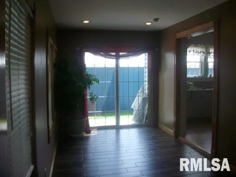 47 S 5th St, Canton, IL 61520 photo 8