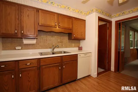 519 E Willcox Ave, Peoria, IL 61603 photo 8
