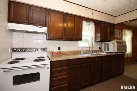 206 E 7th St, Glasford, IL 61533 photo 7