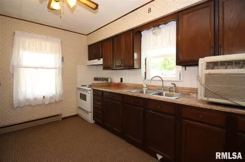 206 E 7th St, Glasford, IL 61533 photo 6