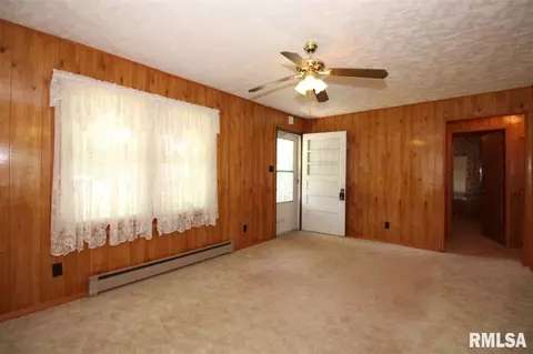 206 E 7th St, Glasford, IL 61533 photo 4