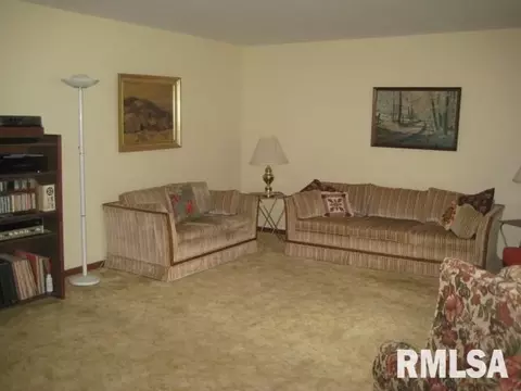 1302 Westgate Rd, Washington, IL 61571 photo 2