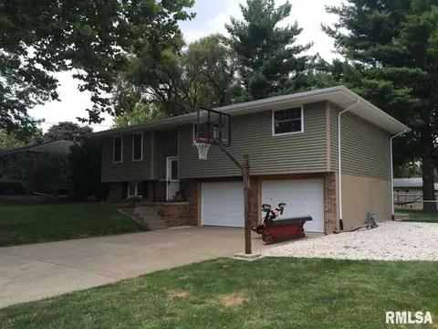 109 E Wiley Rd, Dunlap, IL 61525 photo 2