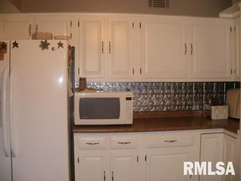 1465 E Sycamore, Canton, IL 61520 photo 10