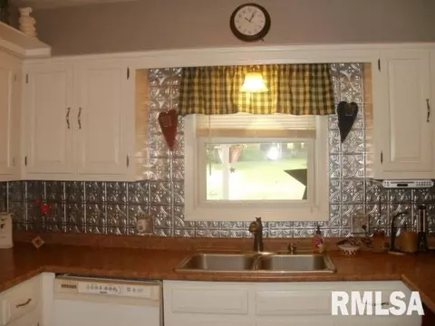1465 E Sycamore, Canton, IL 61520 photo 9