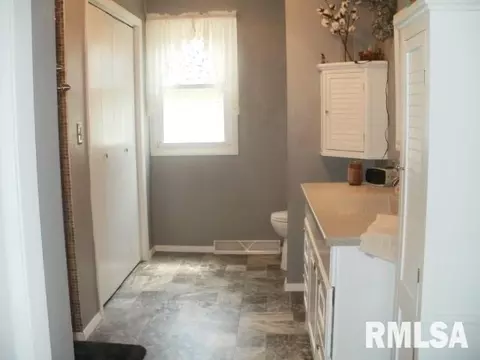 1465 E Sycamore, Canton, IL 61520 photo 14