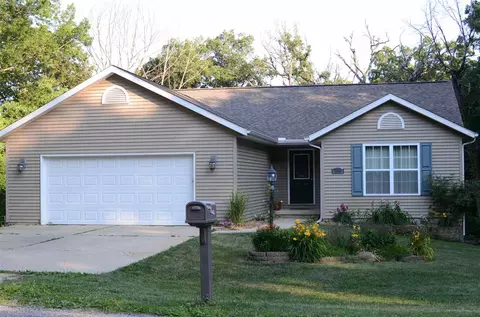 231 Kickapoo Ct, Hopewell, IL 61565 photo 1