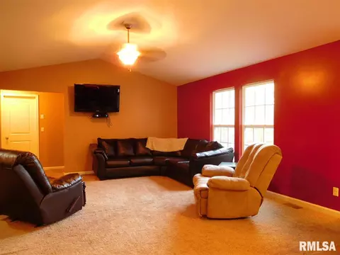 231 Kickapoo Ct, Hopewell, IL 61565 photo 3