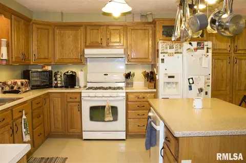701 Hilldale, Eureka, IL 61530 photo 7