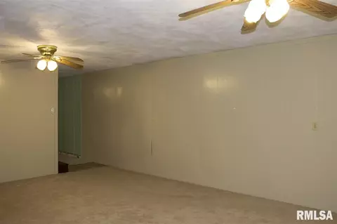 701 Hilldale, Eureka, IL 61530 photo 31