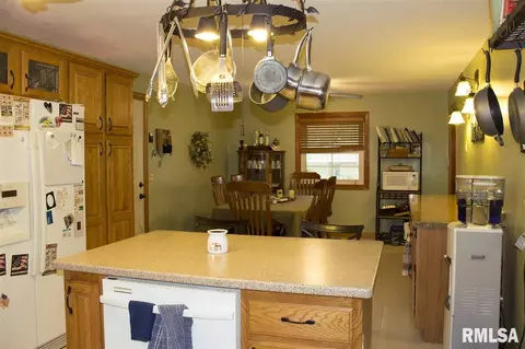 701 Hilldale, Eureka, IL 61530 photo 8